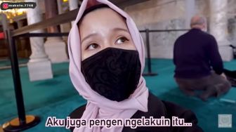 Gadis Jepang Terkesima Lihat Orang Salat Jemaah, Pengin Banget Ikutan