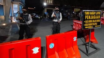 Markas Polisi di Malang dan Jember Dijaga Aparat Bersenjata Laras Panjang