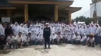 Siswa SMA Sumbar Bikin Video Desak Pemerintah Bebaskan Habib Rizieq
