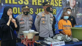 Pedagang Telur dan Ayam Jual Bahan Bom 6 Kilogram Dibekuk Polisi Jember