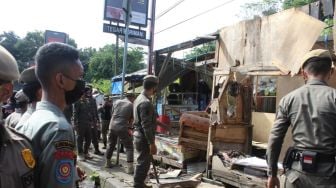 Bandel Sih! Satpol PP Bogor Bongkar Bangunan Liar di Jasinga