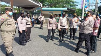 Pengamanan Gereja di Palembang Diperketat, TNI Siagakan Panser Anoa