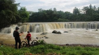 Keindahan Curug Parigi, Air Terjun Niagara Versi Mini di Tengah Kota Bekasi