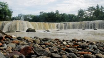 Suasana Curug Parigi di Kampung Parigi, Bantargebang, Kota Bekasi, Jumat (02/04/21).  [Suara.com/Dian Latifah] 