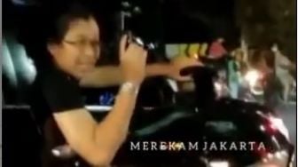 Pengemudi Fortuner Ngamuk Todong Pistol ke Pemotor di Jalan Baladewa Jaktim