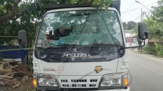 Nekat! Aksi Lempar Kaca Truk di Kendal Terjadi Saat Siang Bolong