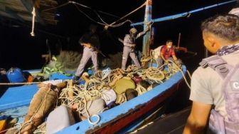 Bakamla RI Kembali Tangkap Kapal Vietnam Curi Ikan di Natuna