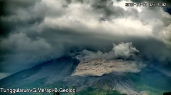 Siang Ini Merapi 2 Kali Muntahkan Awan Panas, Jarak Maksimum 1,2 Kilometer