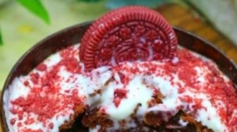 Praktis dan Cocok di Santap saat Hujan, Ini Resep Mug Cake Oreo 3 Bahan