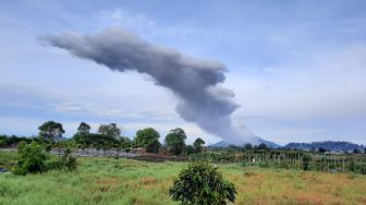 Gunung Sinabung 2 Kali Erupsi di Minggu Pagi