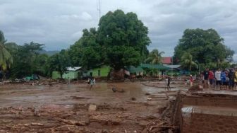 Korban Banjir Flores Timur Tewas Saat tidur, Jasadnya Masih di Kasur