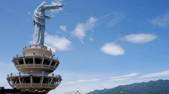 Wisata Religius Patung Tuhan Yesus Memberkati di Sulsel