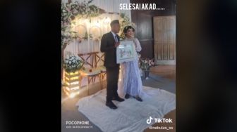 Mempelai Wanita Pingsan Dilarikan ke RS, Pas Pulang Ada yang Bikin Pangling