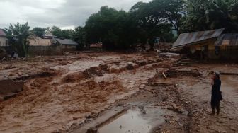 Korban Banjir Bandang NTT Melonjak 67 Orang, Jasad Terkubur Lumpur
