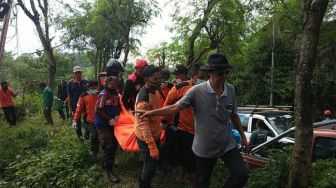 Naik Pohon Pete, Duda di Mojokerto Kaku Tersangkut Dahan, Ternyata Tewas