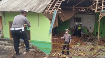 Tiga Tewas Usai Truk Tabrak Gedung Madrasah di Garut, Polisi Lakukan Ini