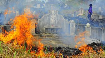 Kuburan Cina di Jambi Terbakar