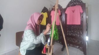 Geliat Bisnis Kostum Lukis Mahasiswi Unand Padang, Berawal dari Coba-coba