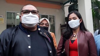 Anak Ditelantarkan, Model Era Setyowati Tantang Bos BUMN Tes DNA