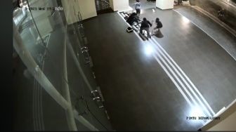 Lelaki Diduga Rampas Barang Mahasiswa Pakai Sajam di ISI, Terekam CCTV