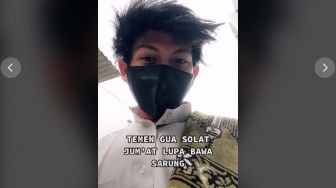 Ngakak! Mau Jumatan Lupa Sarungan, Auto Lari Ngacir Gegara Cuma Pakai Kolor