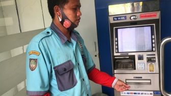 Kisah Juru Parkir Tunarungu Kembalikan Uang Rp 500 Ribu Tertinggal di ATM