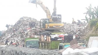 Minta Warga Bersabar, DLH Tangsel: Penanganan TPA Cipeucang Terus Berjalan