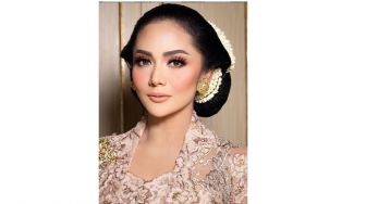 Beda Banget, Begini Penampilan Krisdayanti tanpa Makeup