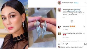 Tampil Elegan di Pernikahan Atta - Aurel, Anting Luna Maya Seharga Brio