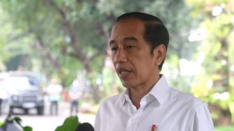 Bertemu Keluarga Awak KRI Nanggala-402, Jokowi Janji Bangunkan Rumah