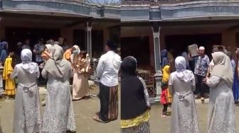 Gegara Shareloc, Rombongan Pengantin Salah Alamat