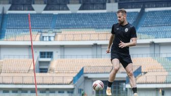 Tak Sabar Hadapi Persebaya, Bek PSS Sleman Janjikan Hal Ini