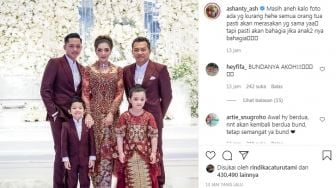 Kali Pertama Foto Keluarga Tanpa Aurel, Ashanty Mengaku Belum Terbiasa