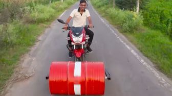 Laksana Stoom, Modif Motor Pakai Roda Depan Nyeleneh Ini Anti Mainstream