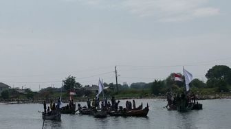Nelayan Kota Semarang Konvoi di Laut Bawa Bendera Merah Putih, Ada Apa?