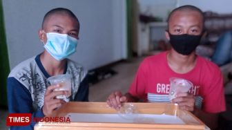 Inspiratif, Dua Siswa di Bondowoso Jual Salad Buah untuk Biaya Pendidikan