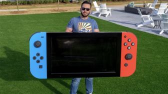 Sukses Ciptakan Konsol Nintendo Switch Ukuran Raksasa yang Bisa Dimainkan