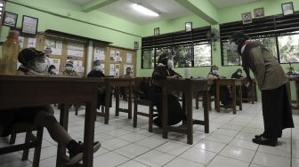 Uji Coba PTM Tetap Lanjut Meski Kasus COVID-19 Jakarta Naik, Ini Alasan Pemprov DKI