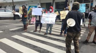 Demo Mahasiswa Papua di Malang Tuntut Freeport Ditutup Total