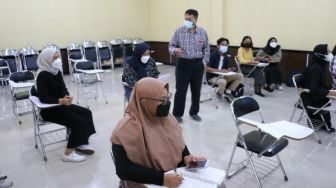 UNS Mulai Gelar Uji Coba PTM, Mahasiswa Wajib Bawa Surat Tes Swab