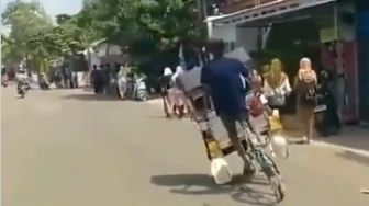 Aksi Tukang Becak Freestyle di Jalanan Ramai Bikin Publik Merinding