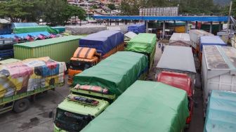 Kapal Sulit Sandar, Area Parkir Pelabuhan Merak Membludak