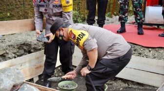 Kapolda Jateng Resmikan Pembangunan Masjid Polsek Maos dan Perumahan Polri