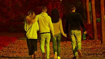 5 Batasan Pertemanan Anti Baper