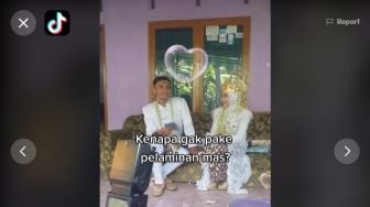 Pengantin Ini Nikah Tanpa Pelaminan, Warganet Terinspirasi