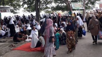 Makam Syeikh Djamaluddin Dipadati Peziarah, Banyak yang Tak Pakai Masker