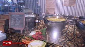 Visit Kampoeng Ramadhan at Yello Hotel Jemursari During Iftar