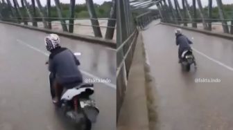 Niatnya Mau Menerobos Jembatan Roboh, Aksi Pemotor Ini Berakhir Tak Terduga