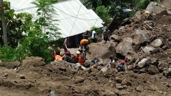 Sempat Dinyatakan Tewas, 3 Korban Banjir NTT Ditemukan Masih Hidup