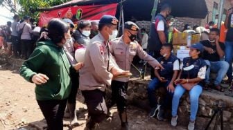 Ratusan Pengungsi di Flores Timur Dirawat Akibat Kelelahan Nunggu Jokowi